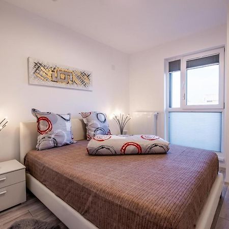 Luxury Westpark 2 Presidentialsuite With Lake View W4 ブカレスト エクステリア 写真