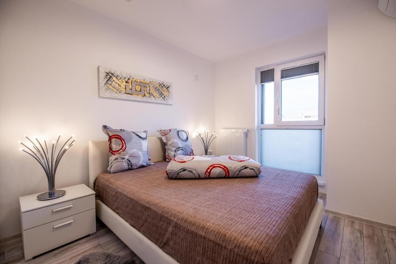 Luxury Westpark 2 Presidentialsuite With Lake View W4 ブカレスト エクステリア 写真