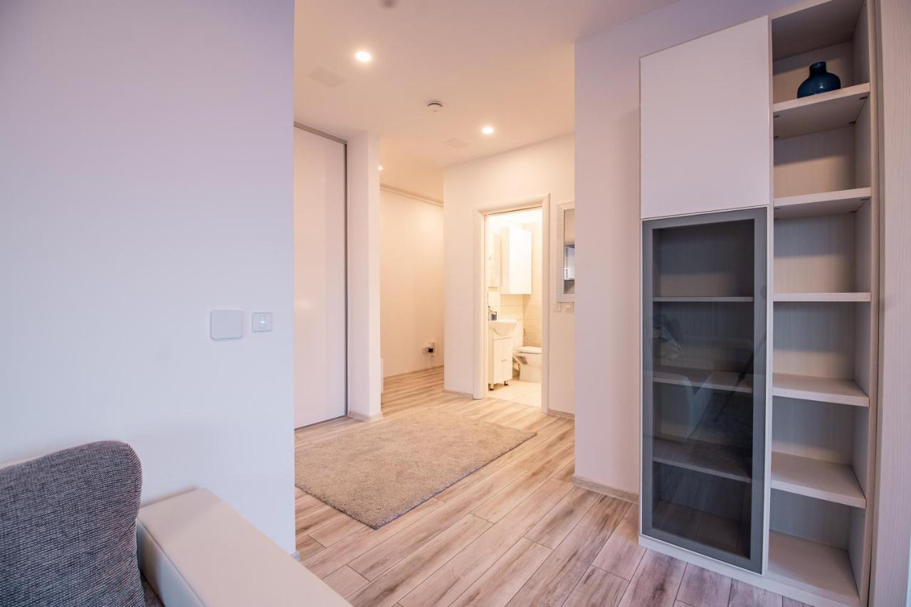 Luxury Westpark 2 Presidentialsuite With Lake View W4 ブカレスト エクステリア 写真