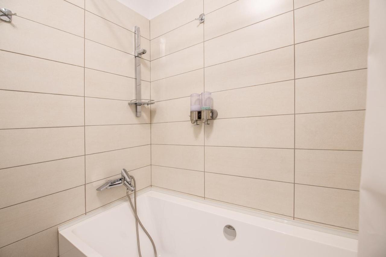 Luxury Westpark 2 Presidentialsuite With Lake View W4 ブカレスト エクステリア 写真