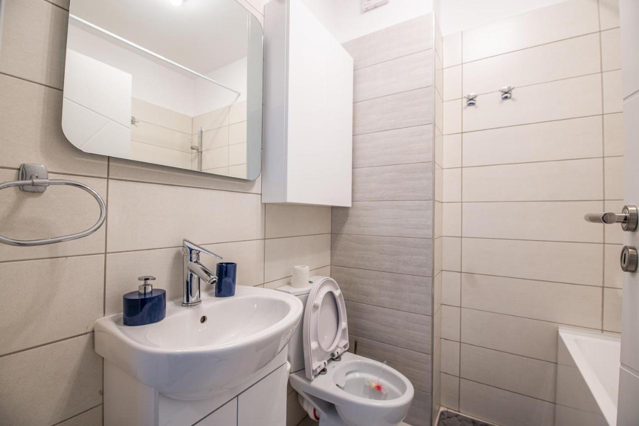 Luxury Westpark 2 Presidentialsuite With Lake View W4 ブカレスト エクステリア 写真